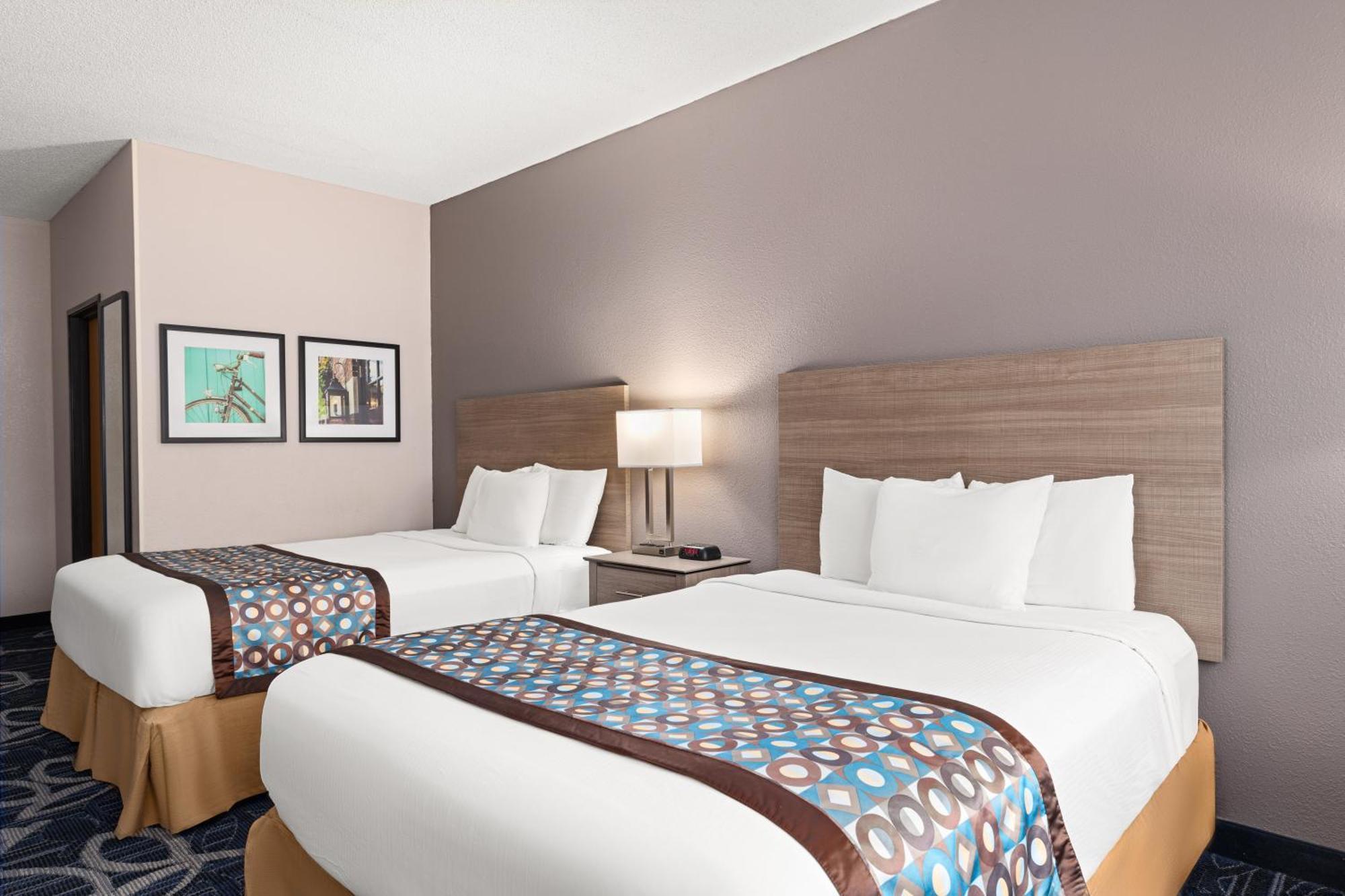 Baymont By Wyndham Waterloo Hotel Exterior photo