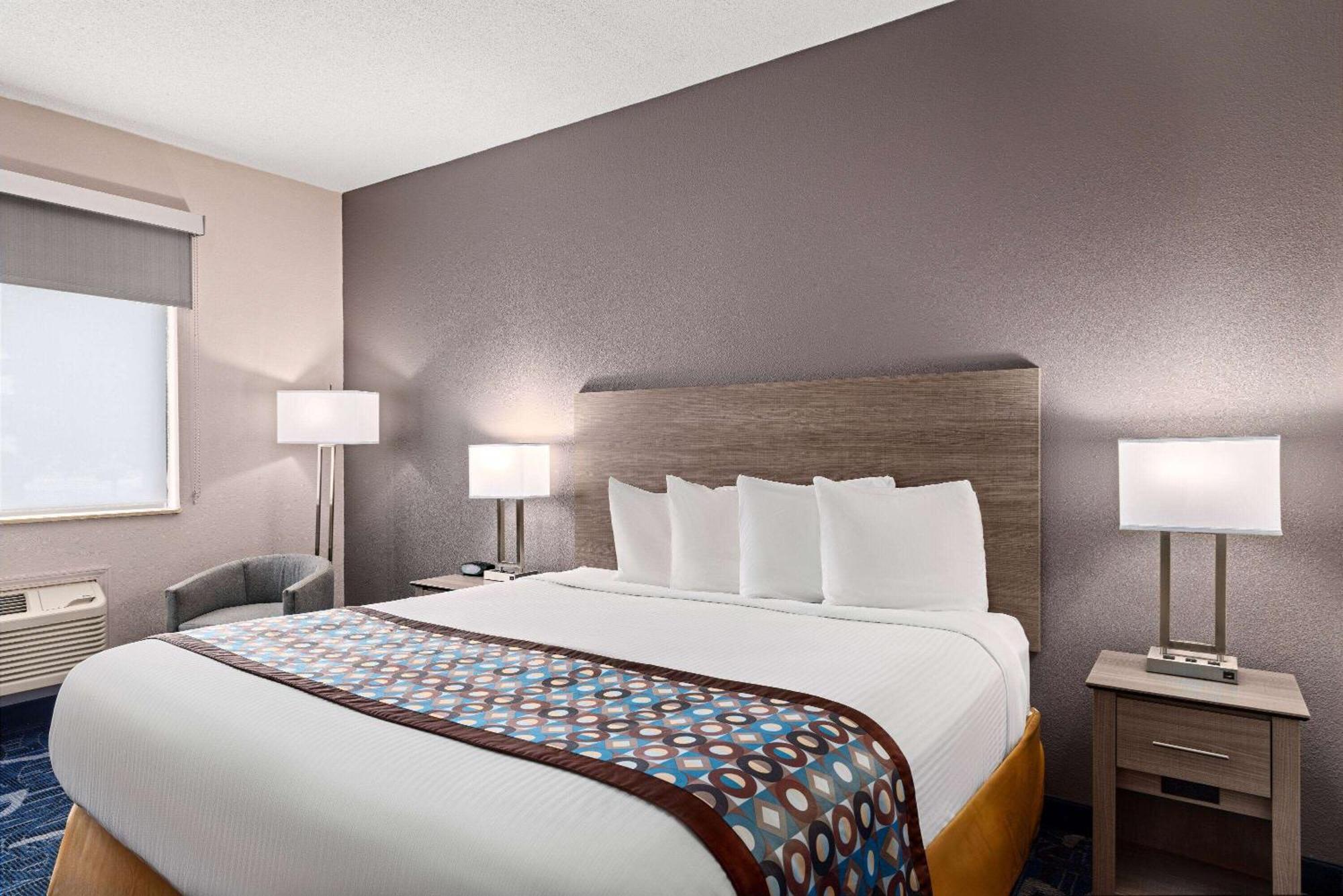Baymont By Wyndham Waterloo Hotel Exterior photo